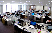 東京支社17Fオフィス内 。2011年に増床し2フロア体制です。