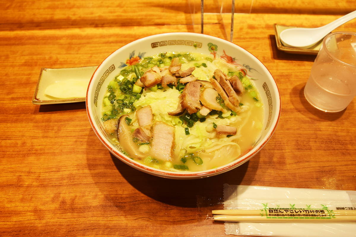 鹿児島黒豚チャーシュー入りラーメン普通盛り　980円（500円金券利用で480円）