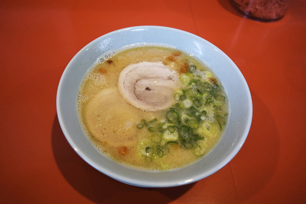 とんこつラーメン　小　550円 