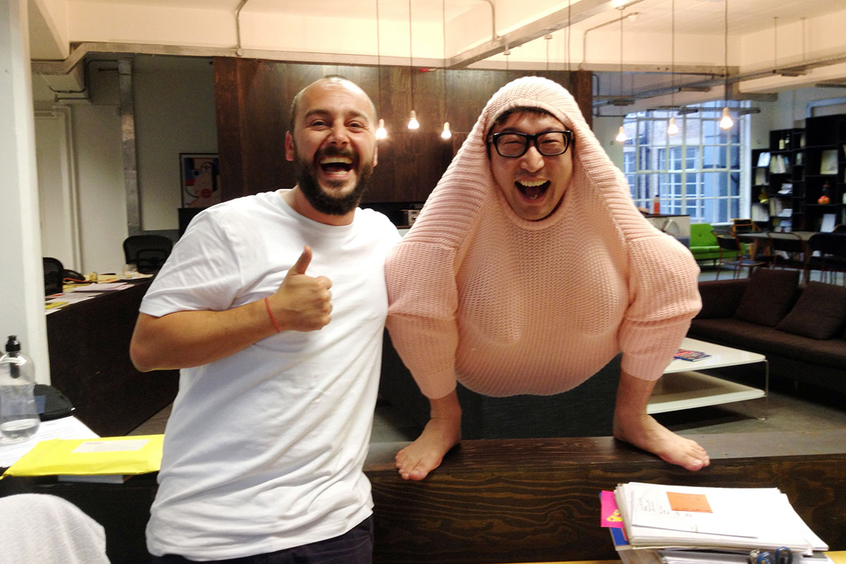 オファーしてくださった広告制作会社の担当者さん（写真左）